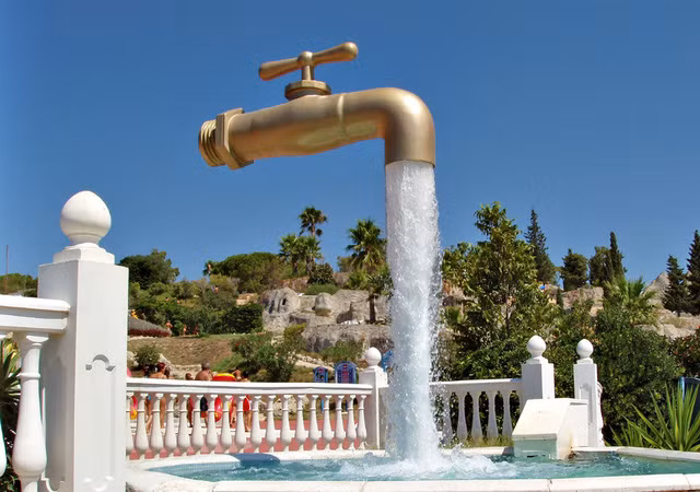 Đài phun nước ở Aqualand- Cadiz, Tây Ban Nha. Ảnh: Badbearmedia