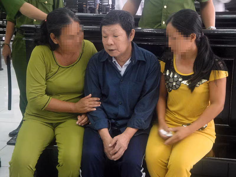 Bị cáo Sơn tỏ ra ngây ngô tại toà và nói không biết hành vi của mình là sai Bị cáo Sơn tỏ ra ngây ngô tại toà và nói không biết hành vi của mình là sai