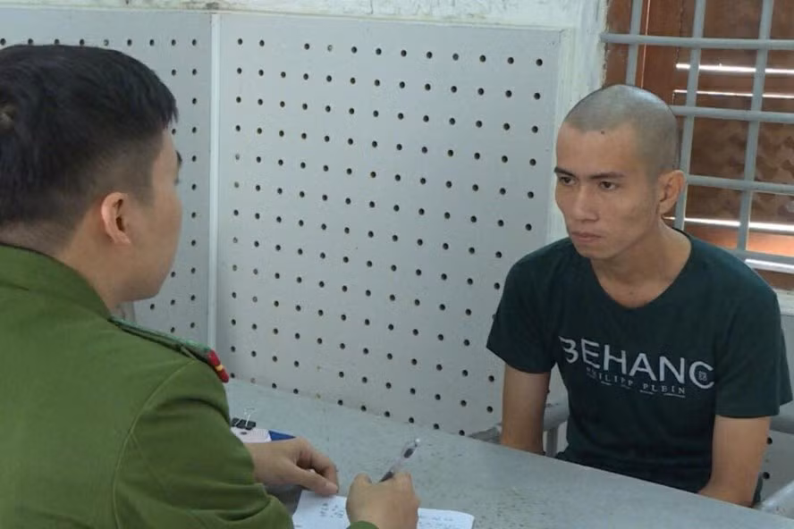 Đối tượng Nguyễn Trọng Hiếu tại cơ quan công an.
