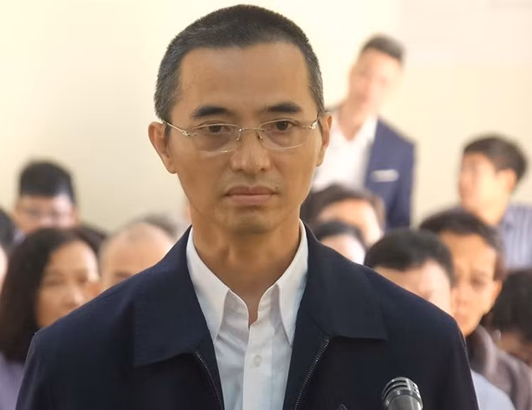 Cựu chánh thanh tra Bộ Thông tin và Truyền thông Đặng Anh Tuấn trong phiên tòa sáng 25/11/2019. Ảnh: Xuân Hoa.