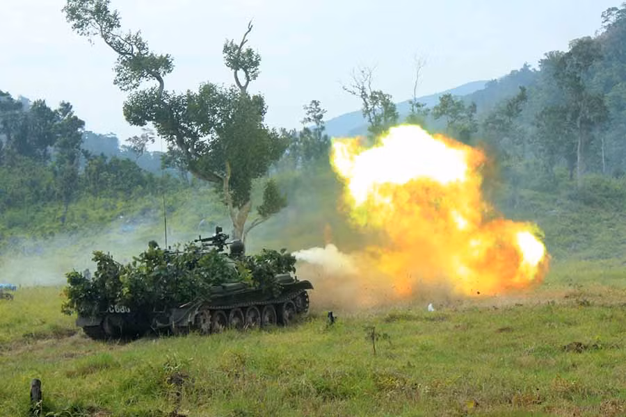 Xe tăng tham gia tiêu diệt mục tiêu trong diễn tập. Ảnh: V.H
