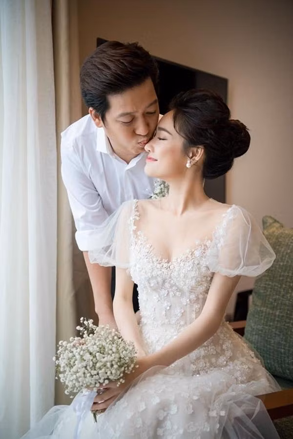 Sau gần 2 năm kết hôn, hiện nay Trường Giang và Nhã Phương vẫn thường xuyên dành cho nhau những lời có cánh mỗi khi xuất hiện. Cả hai đã chào đón một cô công chúa xinh xắn đặt tên là Destiny như lời tuyên bố ở bên nhau chính là định mệnh. 