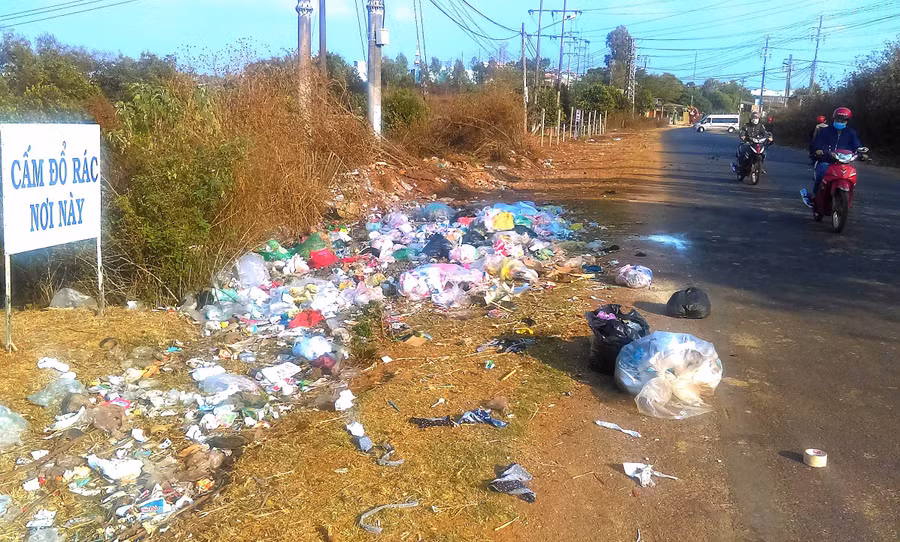  Khu tập kết rác. Ảnh: R'ô Hok