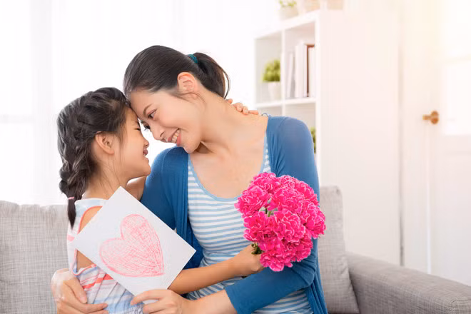 Nhiều người mẹ cảm thấy hạnh phúc khi được con quan tâm nhân ngày 8.3 - Ảnh: Shutterstock Nhiều người mẹ cảm thấy hạnh phúc khi được con quan tâm nhân ngày 8.3 - Ảnh: Shutterstock