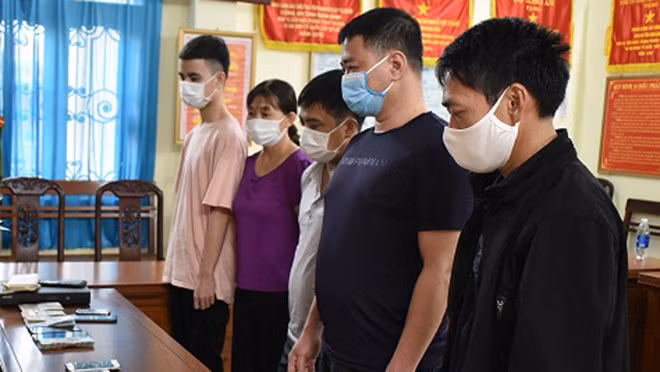 5 trong số 6 nghi phạm bị bắt giữ - Ảnh Công an Ninh Bình cung cấp