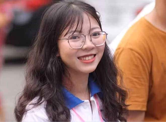 Nguyễn Thu Hương, nữ sinh Y Dược Huế có mặt trong đội quân tình nguyện chống dịch Covid-19. Ảnh: N.V