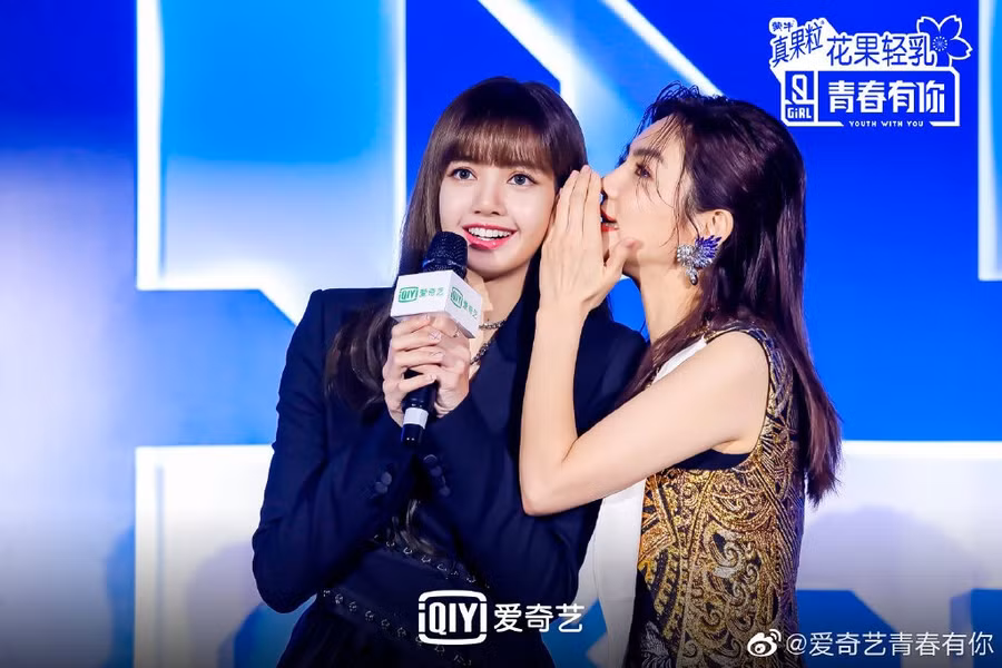 Ella và Lisa. Ảnh: Weibo