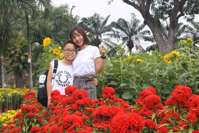 Nhiều người trẻ cảm thấy kỳ kỳ khi nói "con yêu mẹ" - Ảnh minh họa: Tấn Đạt Nhiều người trẻ cảm thấy kỳ kỳ khi nói