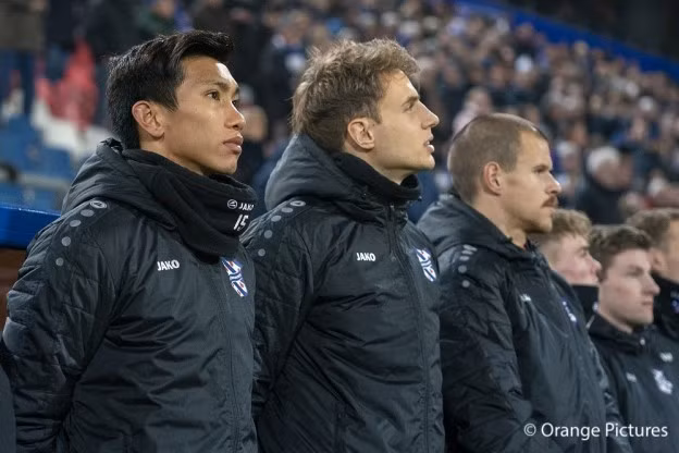 Chấn thương khiến Văn Hậu tiếp tục cảnh dự bị tạ Hà Lan - CLB Heerenveen