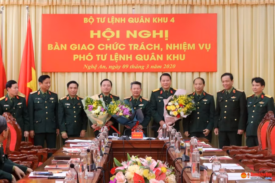 Lãnh Bộ Tư lệnh Quân khu 4 và Binh đoàn 12 chúc mừng Thiếu tướng Nguyễn Sỹ Hội và Thiếu tướng Nguyễn Anh Tuấn. Lãnh Bộ Tư lệnh Quân khu 4 và Binh đoàn 12 chúc mừng Thiếu tướng Nguyễn Sỹ Hội và Thiếu tướng Nguyễn Anh Tuấn.