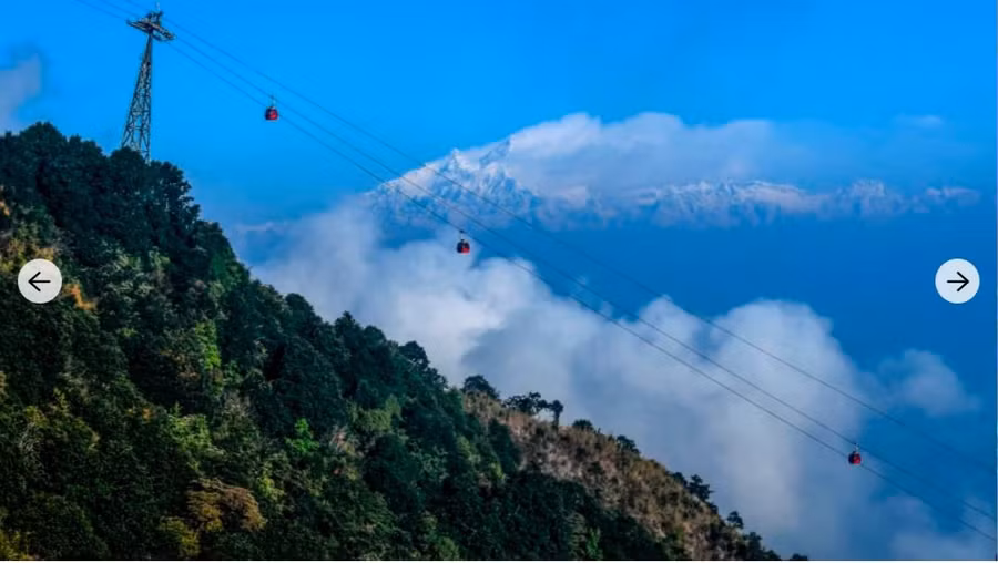Cáp treo Chandragiri chở tới 1.000 hành khách mỗi giờ ở đồi Chandragiri, Nepal. Ảnh: AFP/Getty.