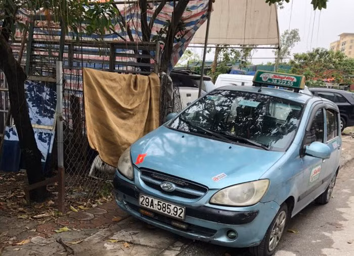 Chiếc xe taxi gây tai nạn được Quý mang đi rửa sạch sẽ, nhằm xóa dấu vết.