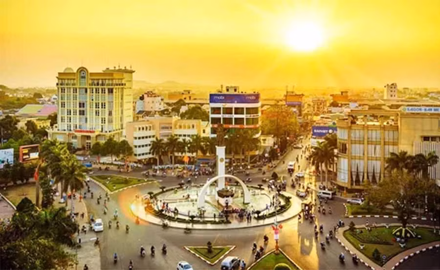 Sau 45 năm giải phóng, Buôn Ma Thuột đã trở thành đô thị hiện đại giữa vùng đất Tây Nguyên hùng vĩ. Sau 45 năm giải phóng, Buôn Ma Thuột đã trở thành đô thị hiện đại giữa vùng đất Tây Nguyên hùng vĩ.