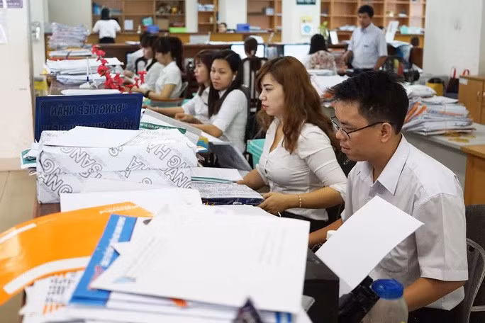 Cán bộ BHXH TP HCM trong giờ làm việc