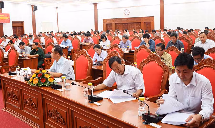  Các đại biểu tham dự hội nghị sơ kết 3 năm thực hiện Nghị quyết Trung ương 4 (khóa XII) do Ban Thường vụ Tỉnh ủy tổ chức ngày 9-3. Ảnh: M.N