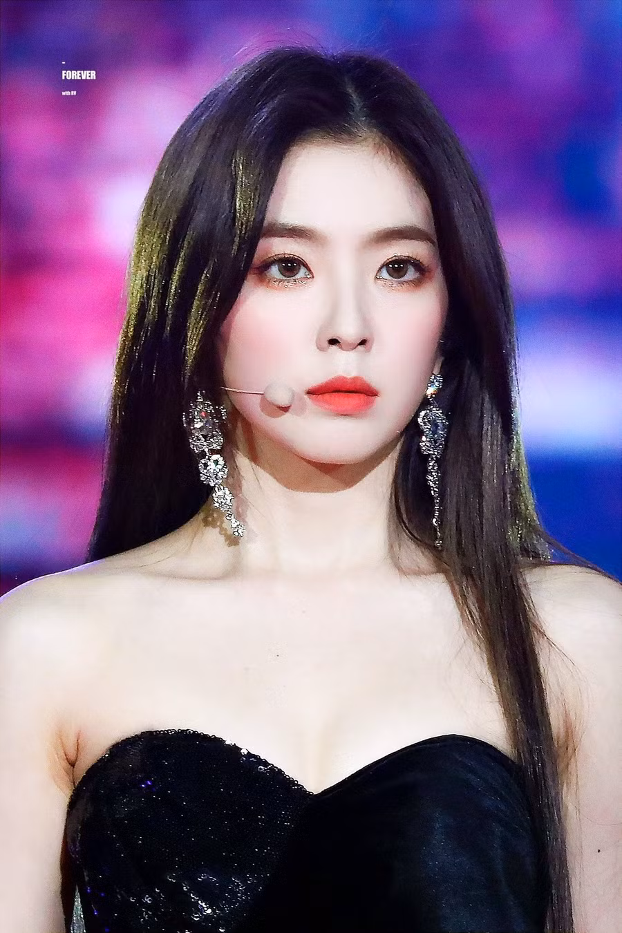  Khuôn mặt nhỏ nhắn, đường nét xinh đẹp sắc sảo là những gì Irene sở hữu và đủ để làm nhiều người 