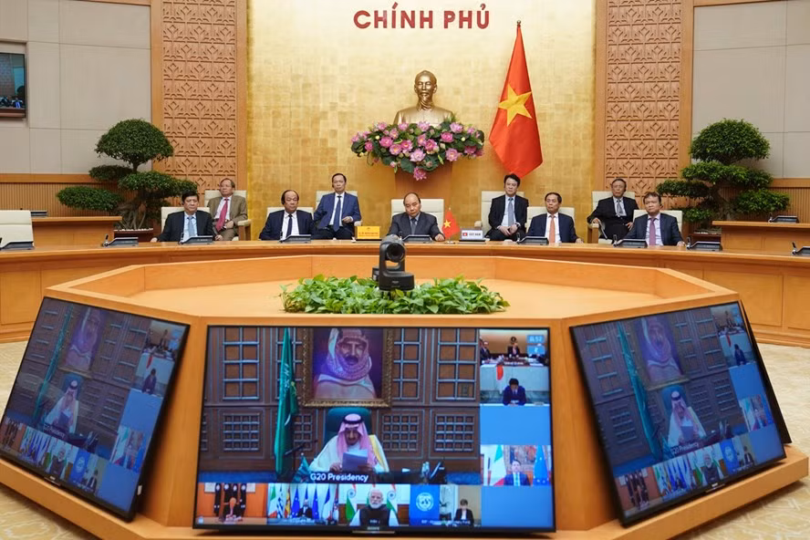 Thủ tướng Nguyễn Xuân Phúc tham dự Hội nghị thượng đỉnh trực tuyến G20 về ứng phó dịch COVID-19. Ảnh: VGP