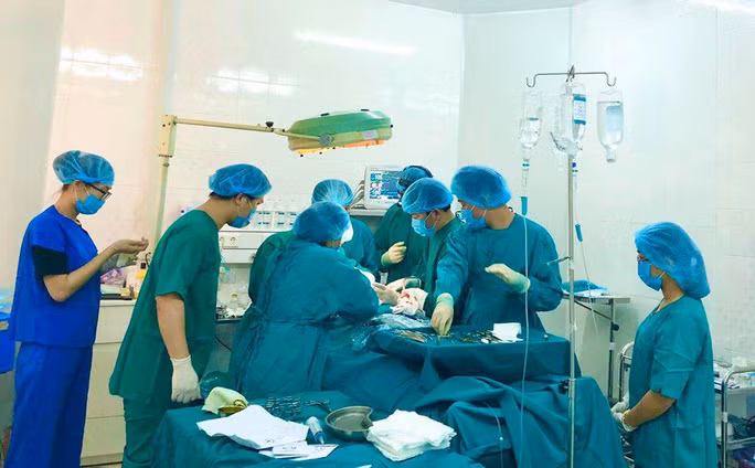 Phẫu thuật cứu sống bệnh nhân bị cắt đứt đoạn 20cm ở vùng cổ