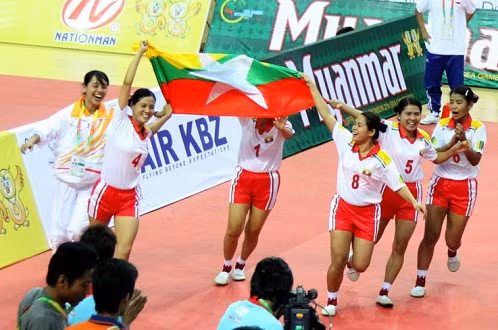 Niềm vui của các cô gái Myanmar. Niềm vui của các cô gái Myanmar.