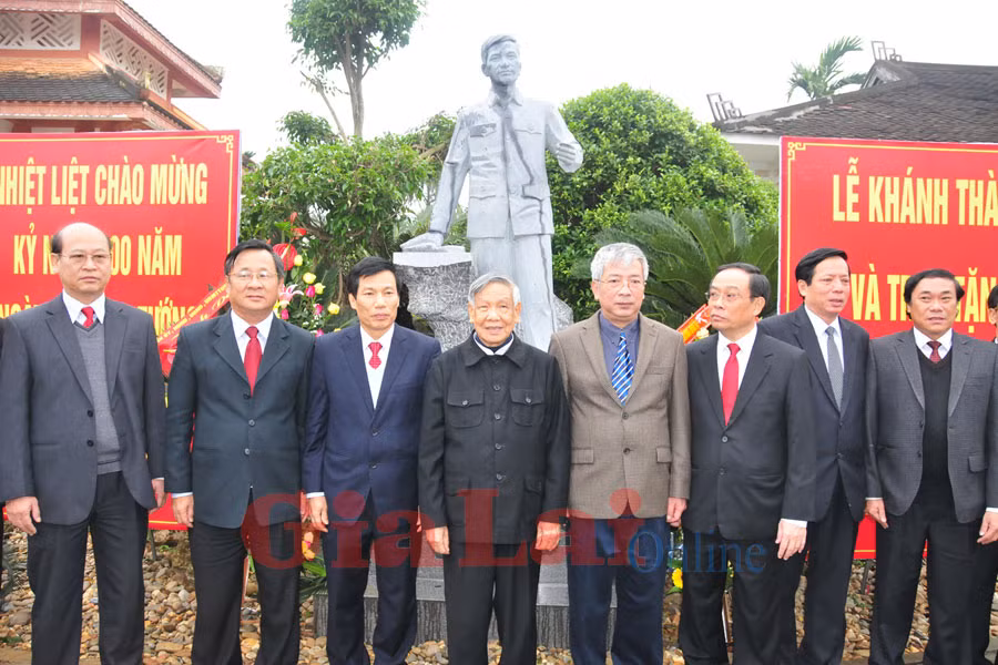 Lễ khánh thành tượng chân dung Đại tướng Nguyễn Chí Thanh tại Thừa Thiên-Huế.