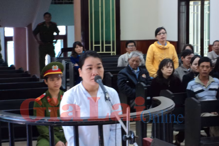 Bị cáo Nguyễn Thị Minh tại phiên tòa sơ thẩm. Ảnh: Quang Trung