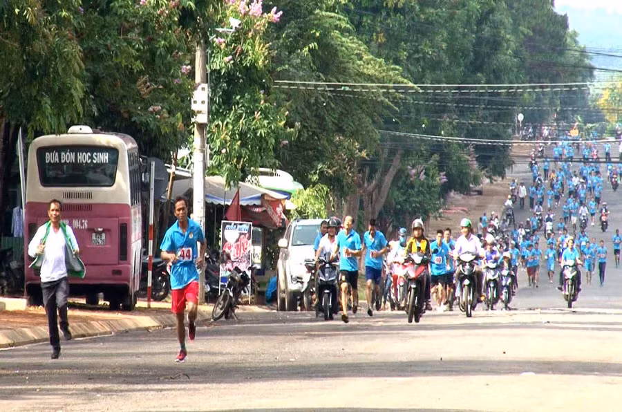 Các VĐV tham gia giải Việt dã công nhân viên chức-lao động năm 2019. Ảnh: Hà Phương