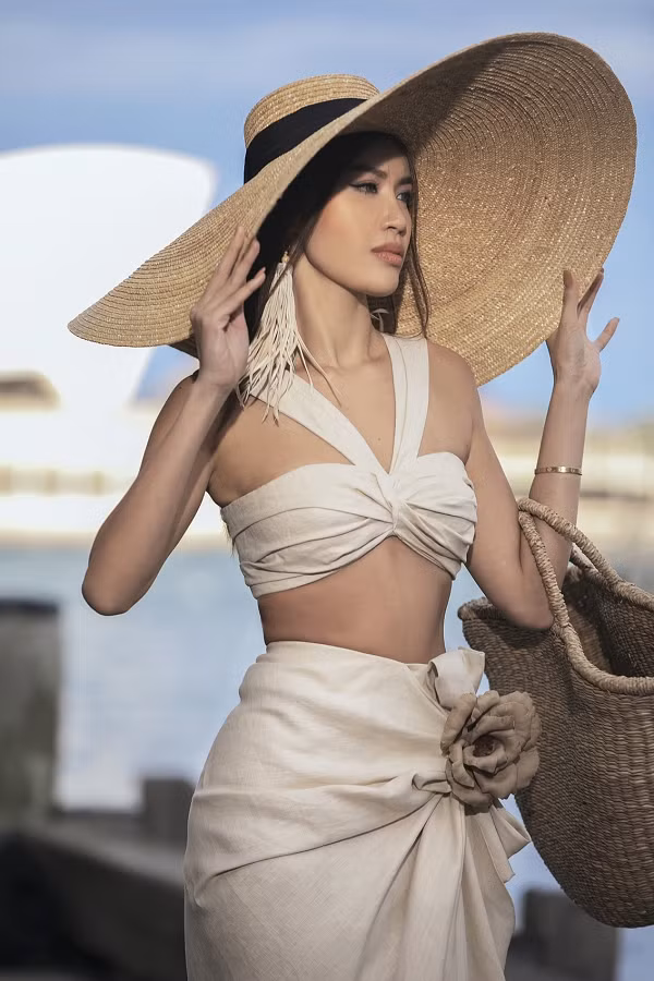  Hoa hậu Siêu quốc gia châu Á 2018 cũng nhận được nhiều sự cổ vũ qua lối catwalk, đánh hông uyển chuyển.