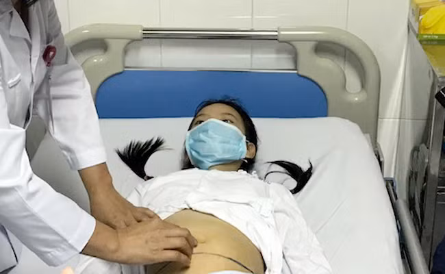 Bụng bệnh nhi to lên bất thường trong 1 tháng trở lại đây 