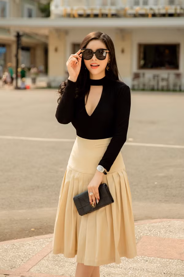 Ở mùa mốt năm nay, váy xếp ly đánh dấu sự trở lại. Vì thế chọn chúng để phối đồ cũng là cách thể hiện sự bắt nhịp xu hướng một cách nhanh nhậy. Ở mùa mốt năm nay, váy xếp ly đánh dấu sự trở lại. Vì thế chọn chúng để phối đồ cũng là cách thể hiện sự bắt nhịp xu hướng một cách nhanh nhậy.