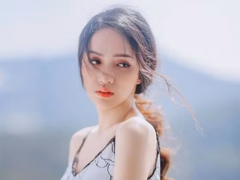 Vẻ đẹp mơ màng của Hương Giang.