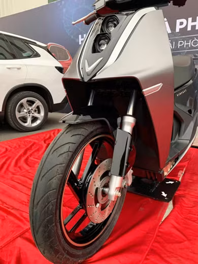  Phanh đĩa có ABS, phuộc trước telescopic.
