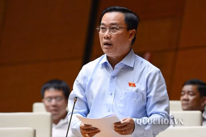 Đại biểu Nguyễn Quốc Hận phát biiểu tại hội trường Quốc hội.