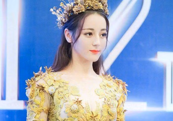  Nhan sắc “nghiêng nước nghiêng thành” của diễn viên Địch Lệ Nhiệt Ba.