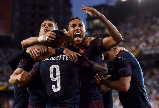  Arsenal đứng trước cơ hội giành quyền dự Champions League thông qua suất của nhà ĐKVĐ Europa League.