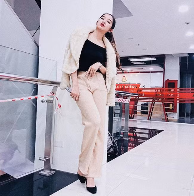 Y Quyên quan niệm, phụ nữ hiện đại là có sự nghiệp và tự lo được cuộc sống của bản thân. Hiện, Y Quyên đang nỗ lực hết mình để trở thành bác sĩ giỏi. 