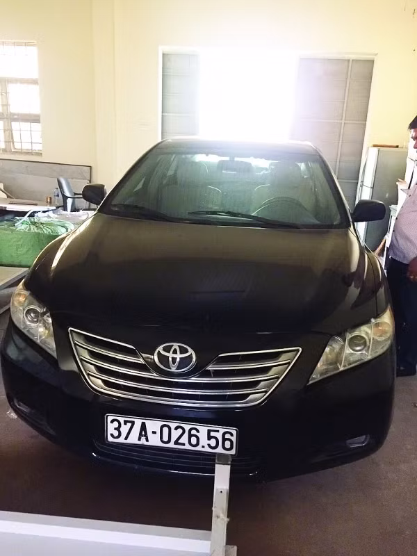  Một chiếc xe mang biển giả bị bắt giữ