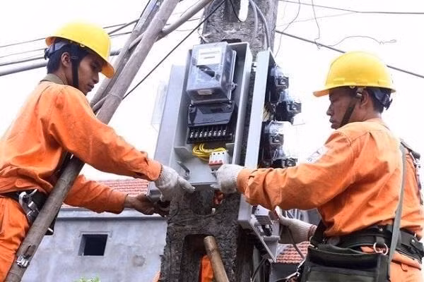 Việc áp bậc tính giá điện và tăng giá điện của ngành công thương đang gây bức xúc trong dư luận - Ảnh: Internet