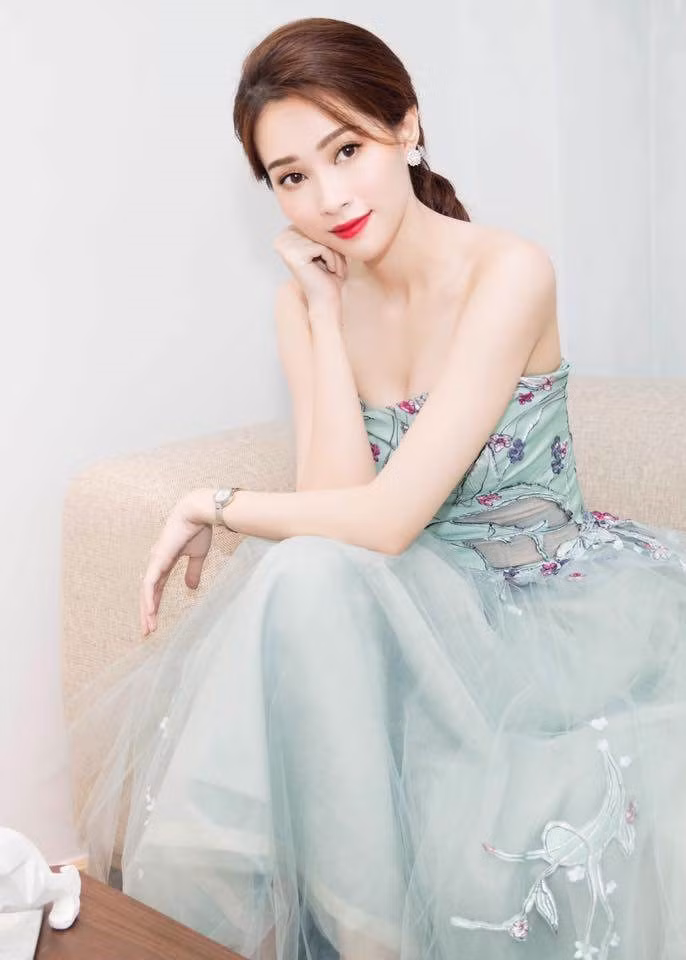 Thu Thảo là một trong những hoa hậu có đóng góp tích cực cho cộng đồng.