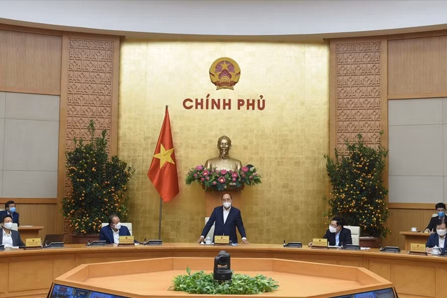  Thủ tướng Nguyễn Xuân Phúc chủ trì họp Thường trực Chính phủ “chốt” một số vấn đề về phòng chống COVID-19. Ảnh: Quang Hiếu