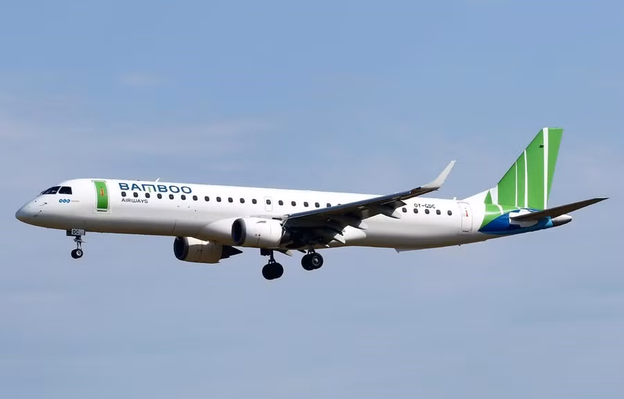 Đường bay của Bamboo Airways nối Hà Nội với Rạch Giá có thời gian bay 2 giờ 20 phút, tần suất 7 chuyến/tuần, được khai thác trên dòng máy bay phản lực Embraer 190. 
