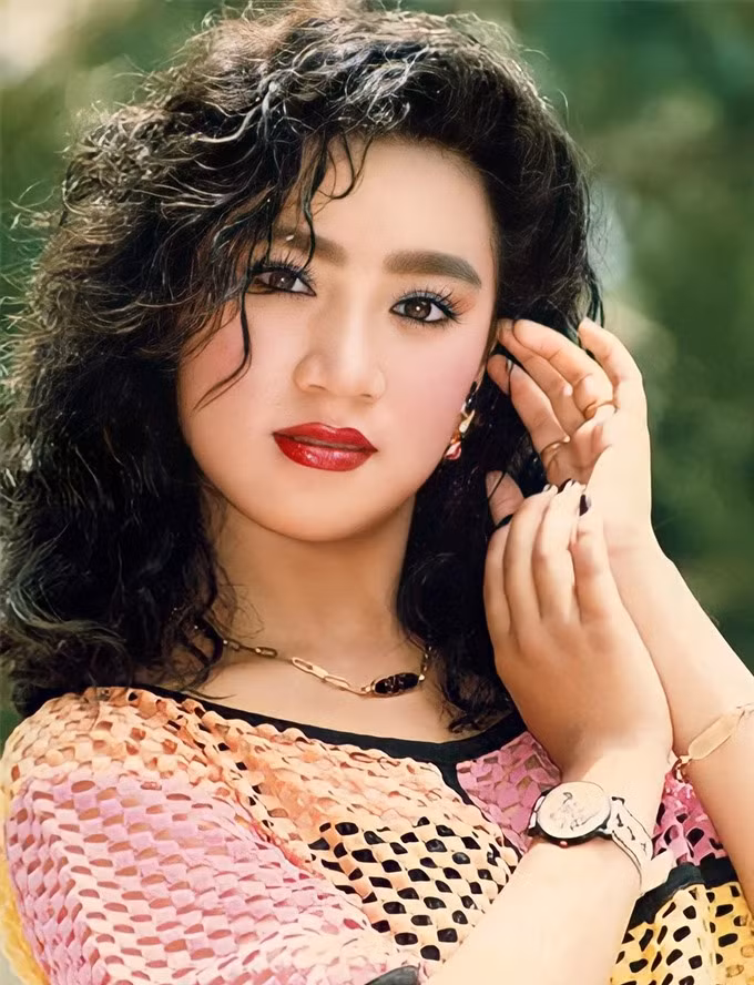  Vào thời đỉnh cao nhan sắc, Y Phụng được khán giả gọi là “biểu tượng sexy” của điện ảnh Việt Nam thập niên 1990. Ảnh: NSCC.