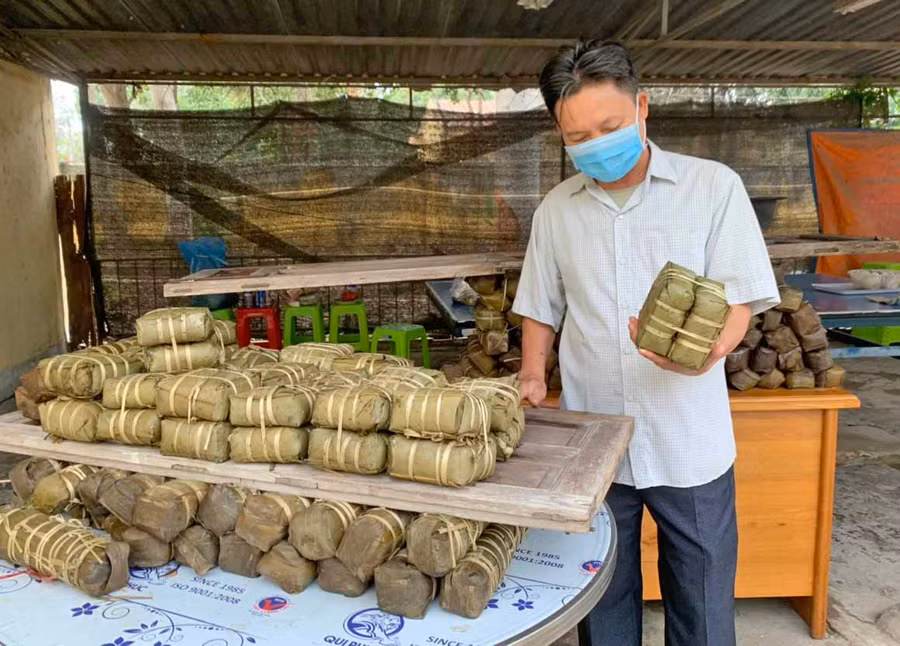 Những chiếc bánh chưng, bánh tét tình nghĩa đã ra lò, chuẩn bị vận chuyển đến các khu cách ly và các điểm chốt phòng chống dịch.Ảnh.Vũ Chi