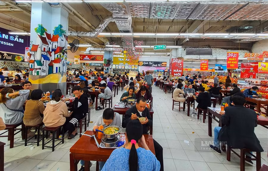  Đặc biệt những khu vực vui chơi, ăn uống... nơi mà khách hàng cần tháo khẩu trang.