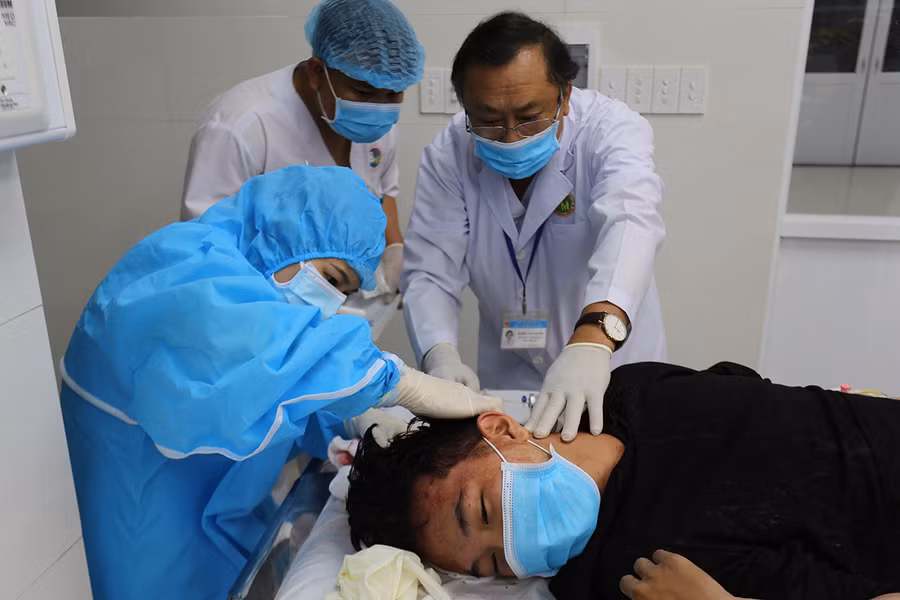Nhiều ca bệnh nặng cần được xử lý kịp thời để cứu sống bệnh nhân. Ảnh: Văn Ngọc