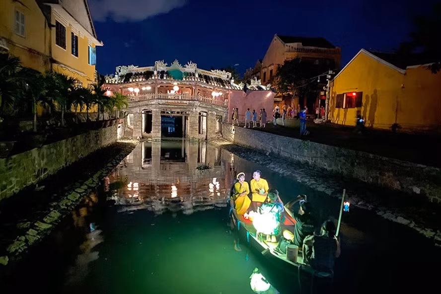 Hội An vẫn là điểm đến thu hút không cưỡng nổi đối với du khách trong và ngoài nước. Ảnh: Trung Hiếu