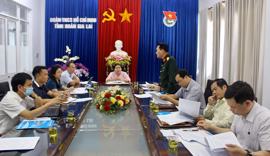 Quang cảnh buổi họp xét chọn công dân trẻ tiêu biểu năm 2020. Ảnh: Phan Lài Toàn cảnh buổi họp xét chọn công dân trẻ tiêu biểu năm 2020. Ảnh: Phan Lài