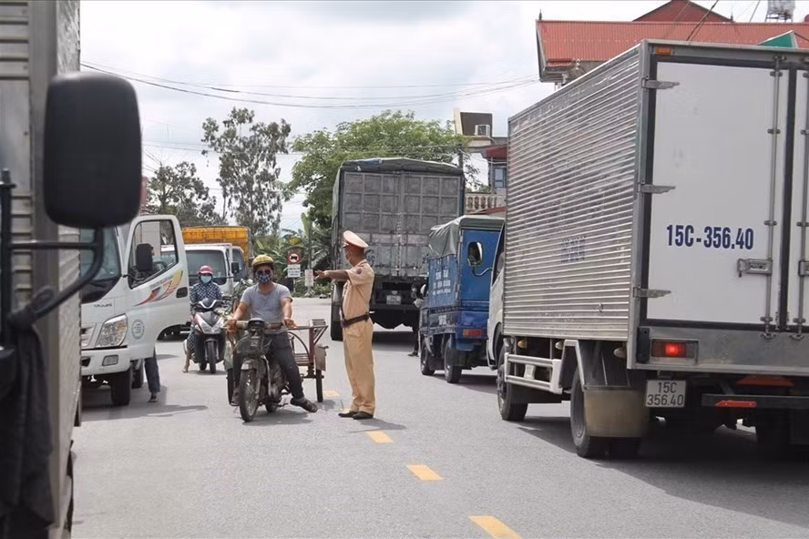 Hàng hóa, nông sản Hải Dương khó khăn lưu thông do ảnh hưởng của dịch COVID-19. Ảnh Mai Dung