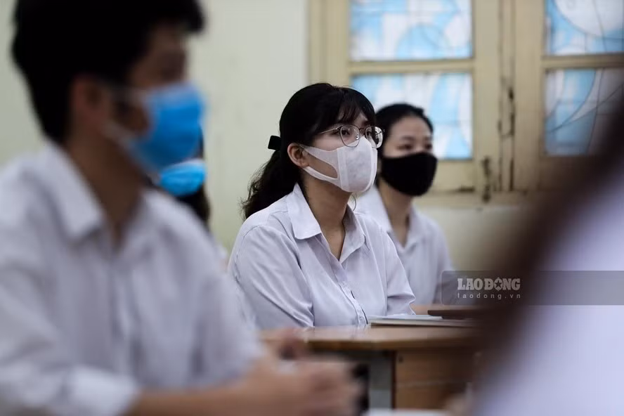 Năm học 2020-2021, ngành giáo dục tiếp tục nỗ lực thực hiện mục tiêu kép “an toàn sức khỏe cho học sinh, sinh viên, giáo viên và đảm bảo kế hoạch dạy và học. Ảnh: Sơn Tùng