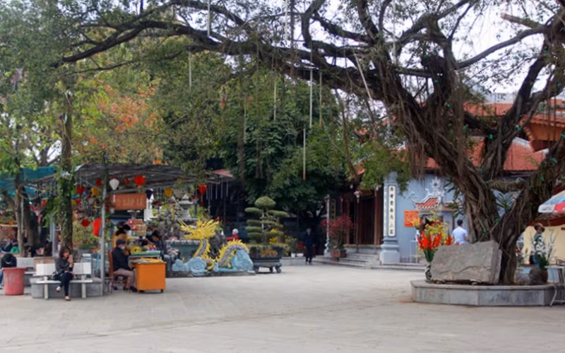 Du khách đến Khu di tích đền Hạ, phường Tân Quang, thành phố Tuyên Quang giảm mạnh so các năm. Du khách đến Khu di tích đền Hạ, phường Tân Quang, thành phố Tuyên Quang giảm mạnh so các năm.