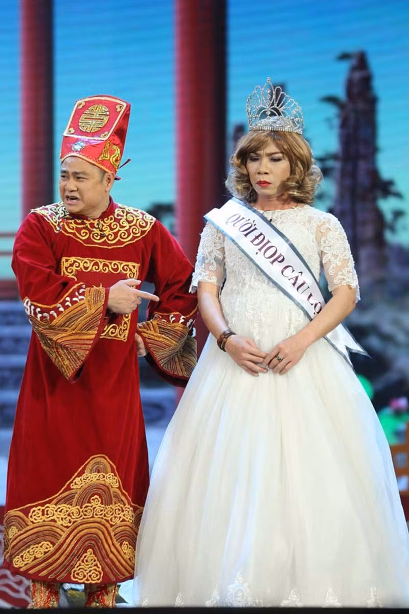 Trong Táo Quân năm 2018, “Bắc Đẩu” Công Lý với tạo hình hoa hậu đã mang lại nhiều tiếng cười cho khán giả. Ảnh: VFC. Trong Táo Quân năm 2018, “Bắc Đẩu” Công Lý với tạo hình hoa hậu đã mang lại nhiều tiếng cười cho khán giả. Ảnh: VFC.